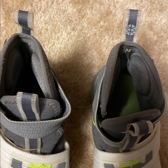 Nike White and Gray Sneakers with Green Highlights - Picture 5 of 9